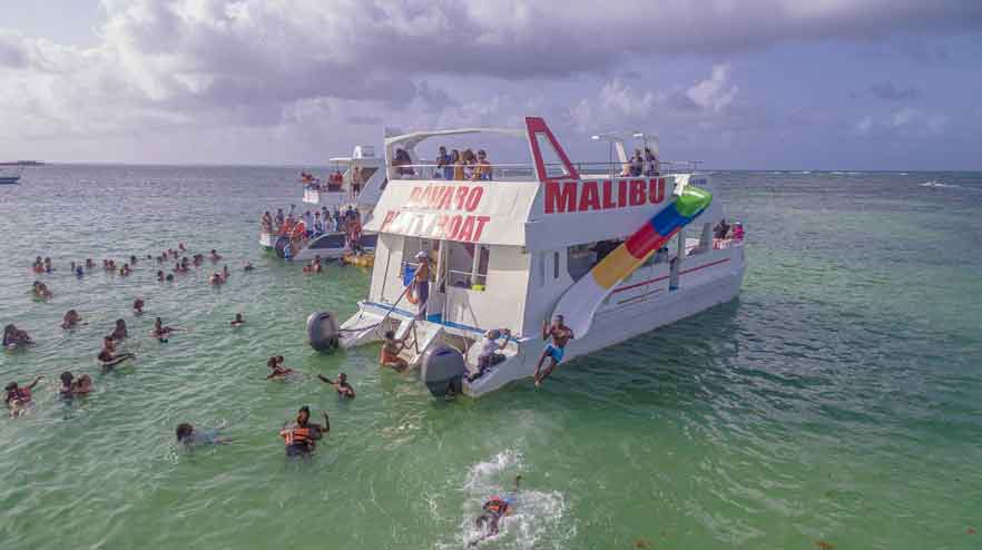 Sailing and Snorkeling : Embark on an Aquatic Adventure