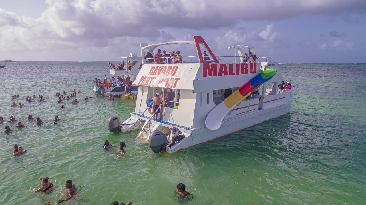Sailing and Snorkeling : Embark on an Aquatic Adventure